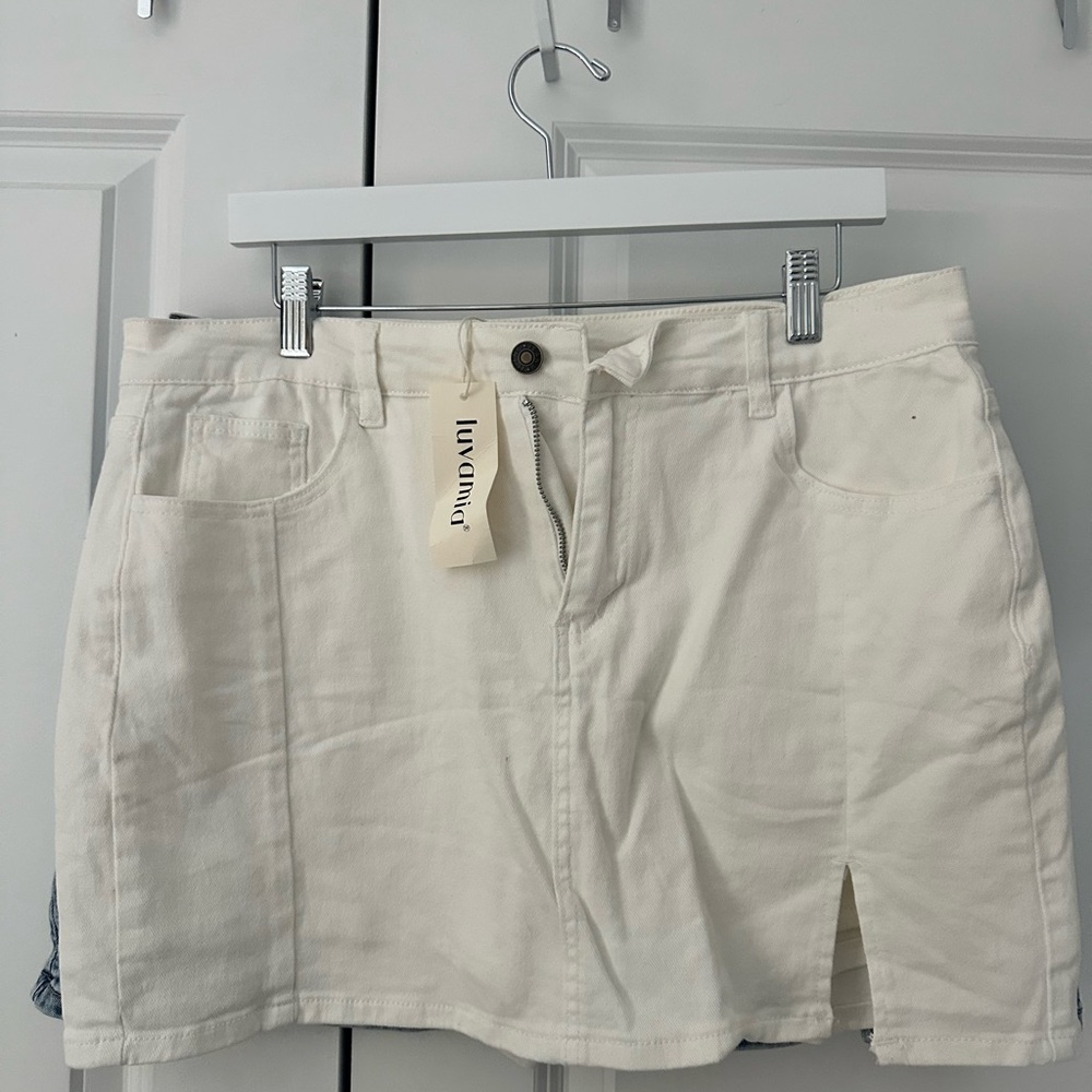 Chic White Mini Skort with Pockets